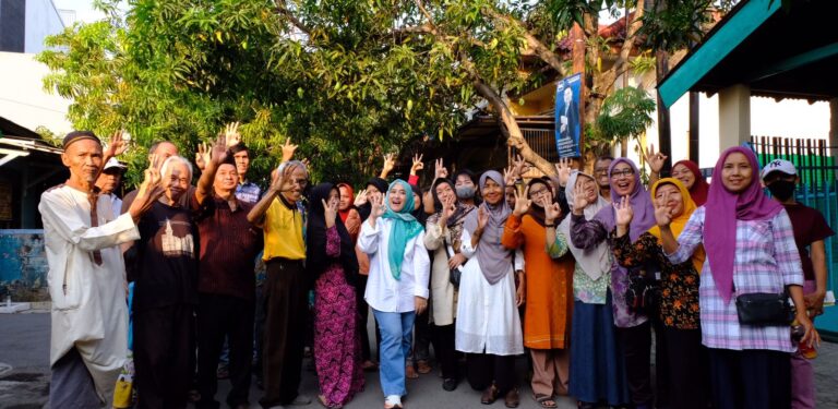 Siti Farida berkampanye melalui Program Sapa Warga di wilayah Kelurahan Larangan Kecamatan Harjamukti, Kamis (17/10/2024).